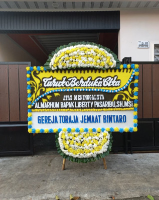 Papan Bunga Duka di Kampung Lapai
