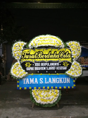 Papan Bunga Duka di Kampung Lapai