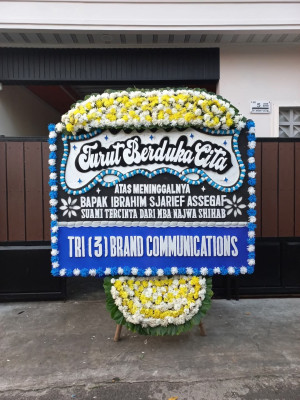 Papan Bunga Duka di Kampung Lapai